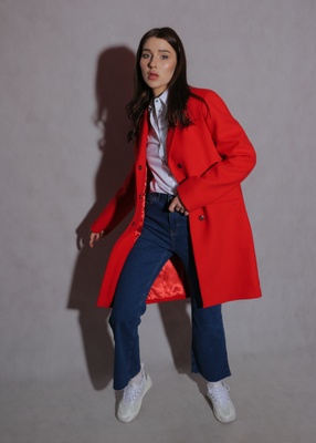 Изысканное пальто PARKA+ 15243 в ярком цвете Червоний 40